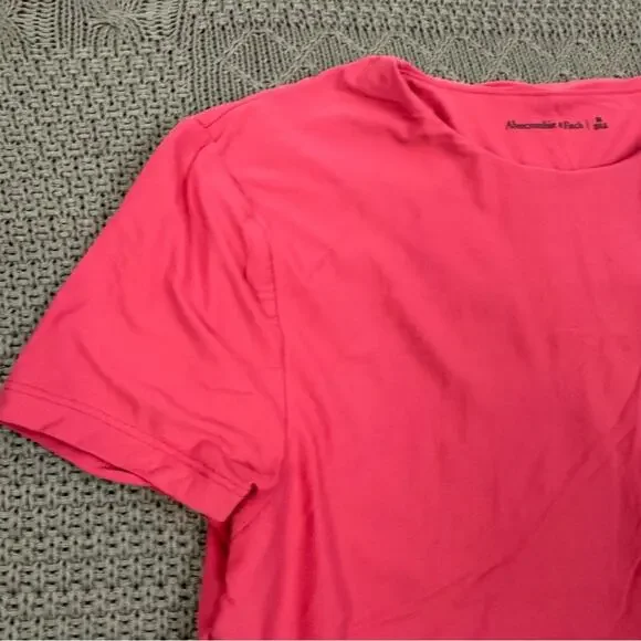 Abercrombie & Fitch Pink Women's Short Sleeve Tee Performance Material ~ S/M - Picture 2 of 11
